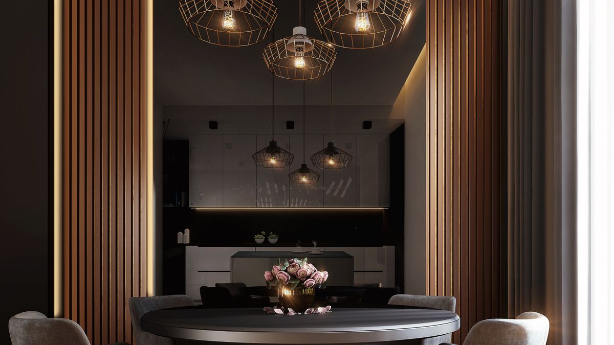 Suspensions lumineuses au-dessus d'une table à manger en bois